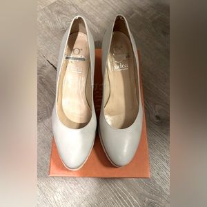 Heels Cream Colored. Like New.